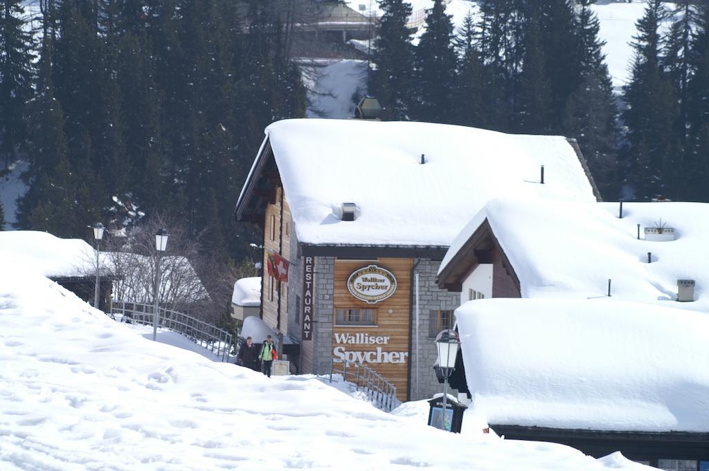 Swiss Chalet-Style Hotel Walliser Spycher 리더알프 객실 사진