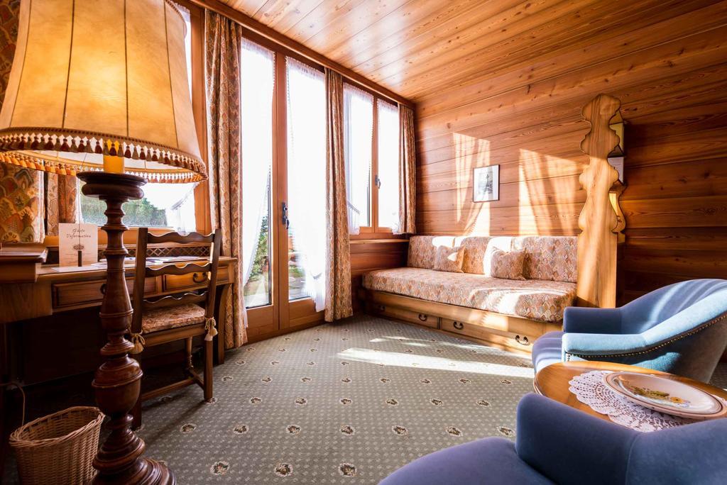 Swiss Chalet-Style Hotel Walliser Spycher 리더알프 외부 사진