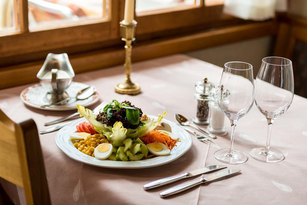 Swiss Chalet-Style Hotel Walliser Spycher 리더알프 외부 사진