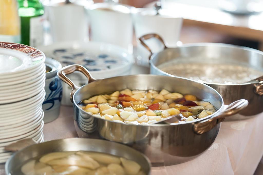 Swiss Chalet-Style Hotel Walliser Spycher 리더알프 외부 사진