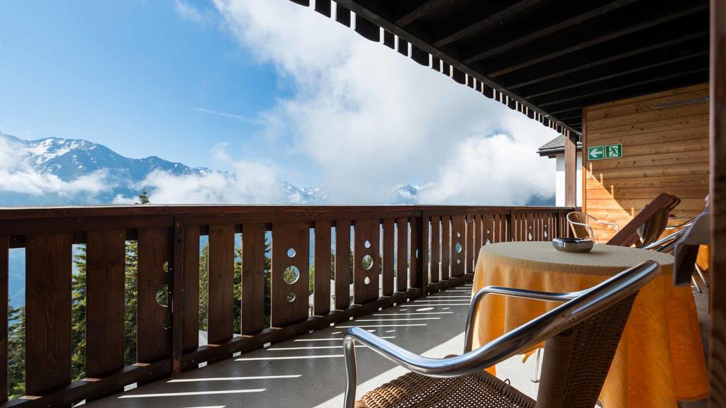 Swiss Chalet-Style Hotel Walliser Spycher 리더알프 외부 사진