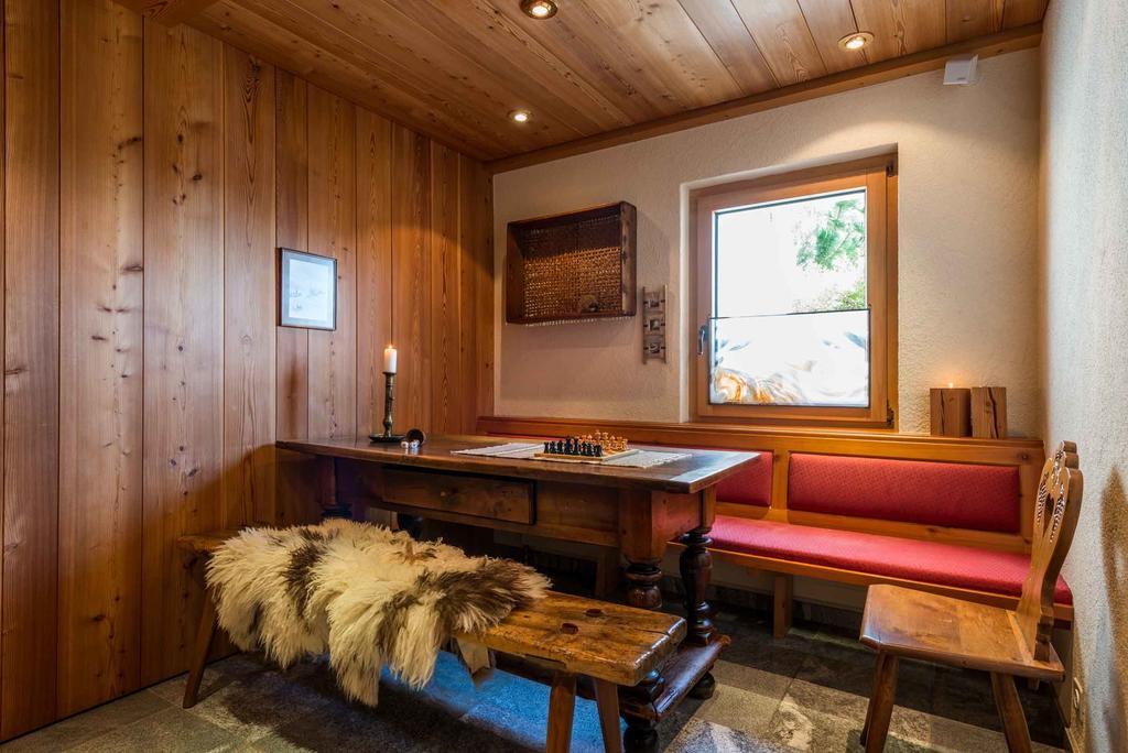 Swiss Chalet-Style Hotel Walliser Spycher 리더알프 외부 사진