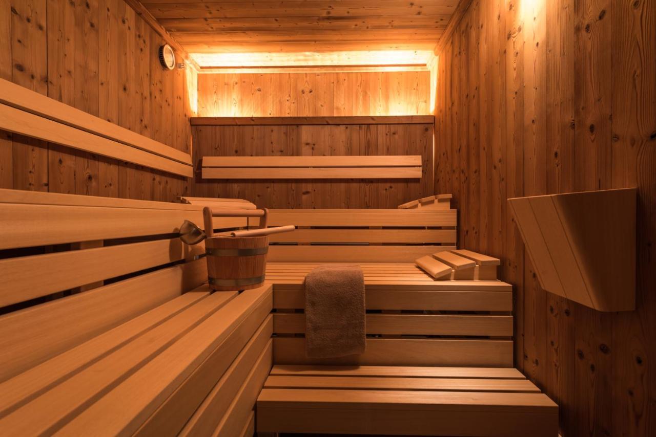 Swiss Chalet-Style Hotel Walliser Spycher 리더알프 외부 사진