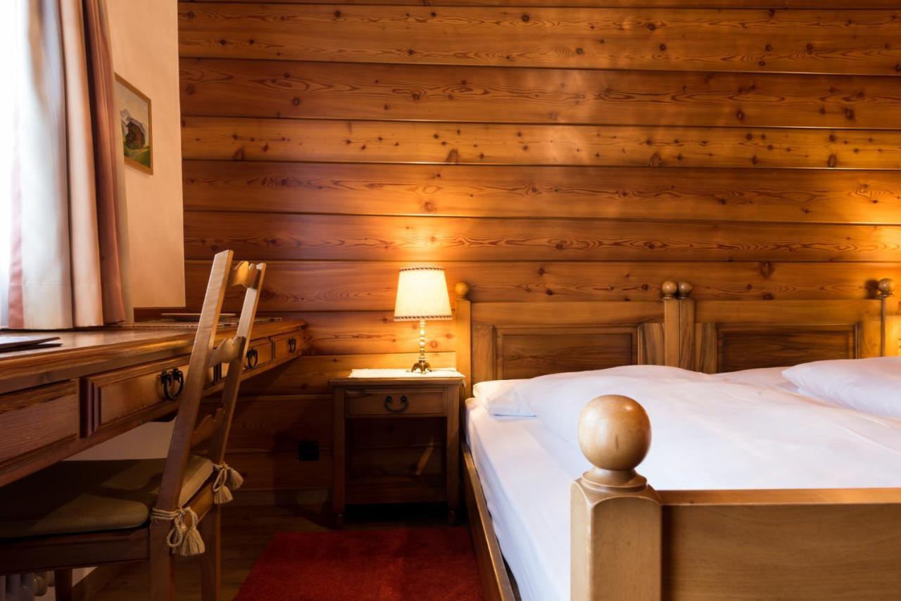 Swiss Chalet-Style Hotel Walliser Spycher 리더알프 외부 사진